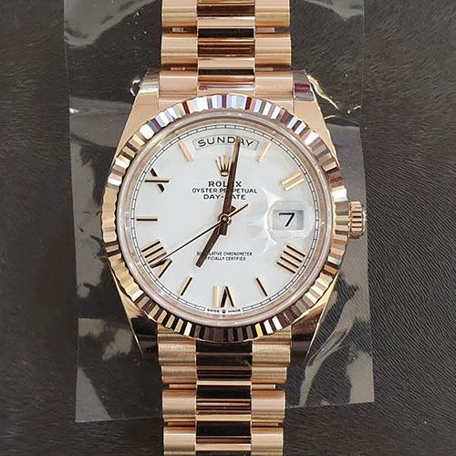 気分上昇 ロレックスM228235-0032 デイデイトコピー 40mm ホワイト ローマ 高級腕時計ブランド