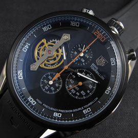 TAG HEUER カレラ マイクロガーダー 200 クォーツ インダイヤル表示 ラバーベルト 46mm スタイリッシュ腕時計