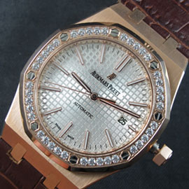 オーデマピゲ ロイヤルオークコピー時計の紹介【重量約：106グラム】